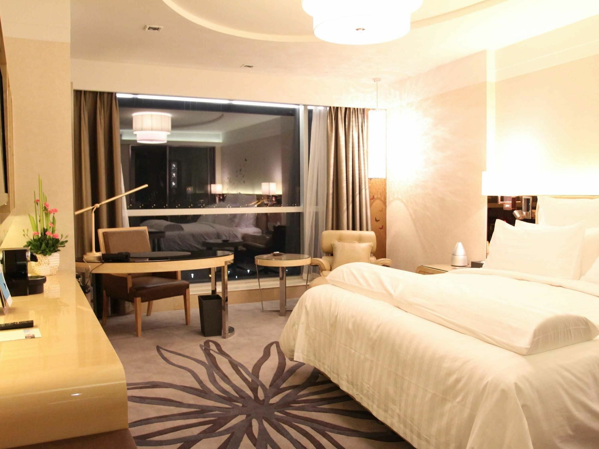 Pullman Linyi Lushang Exterior photo